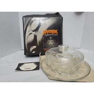 Vintage PYREX #883 Sculptured Ovenware 1 1/2 Quart Covered Casserole & Tray